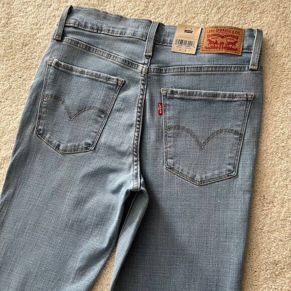 NWT Levi's 724 High Rise Slim Straight Distressed Jeans 27/32 Light Wash - Picture 7 of 13